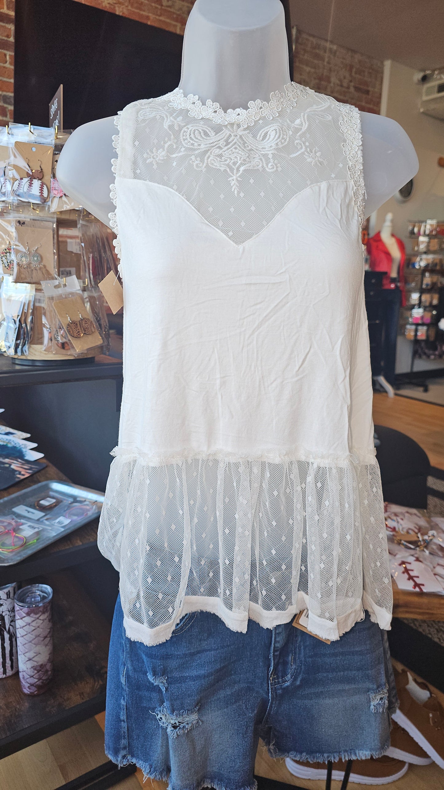 POL Sleeveless Lace Blouse