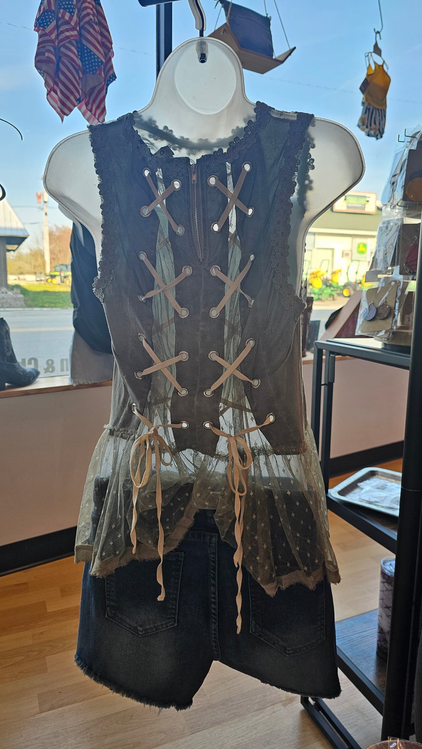 POL Sleeveless Lace Blouse
