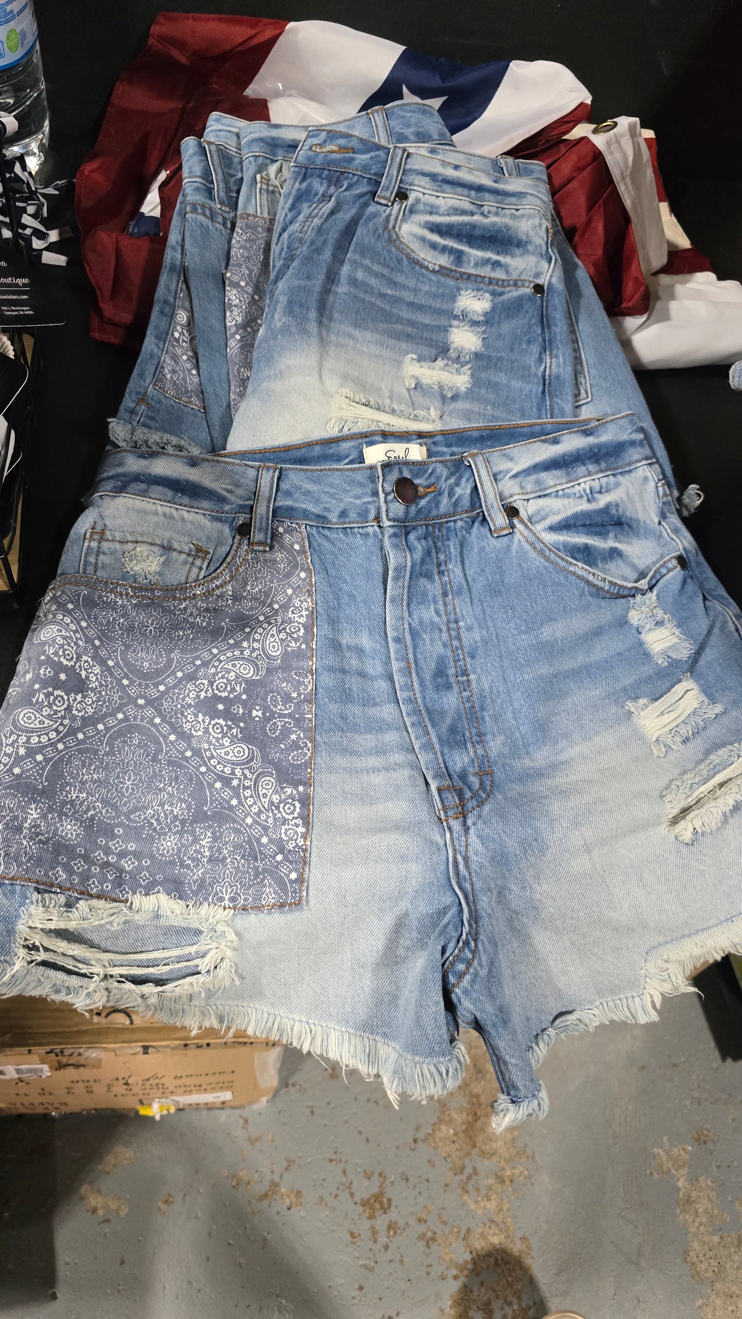 Easel Shorts