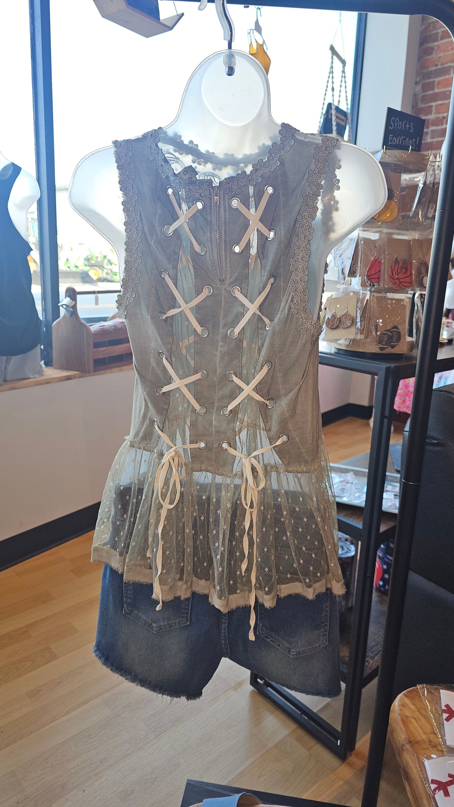 POL Sleeveless Lace Blouse